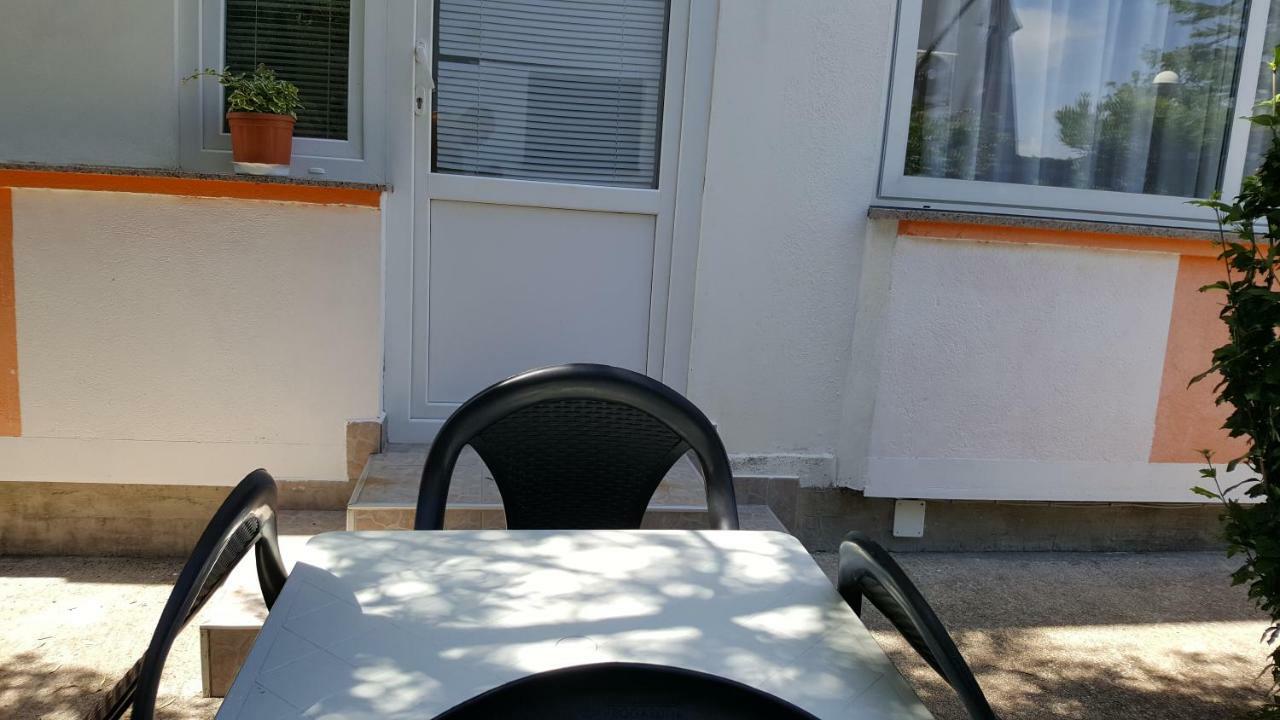 Guest House Dijana Veglia Exterior foto